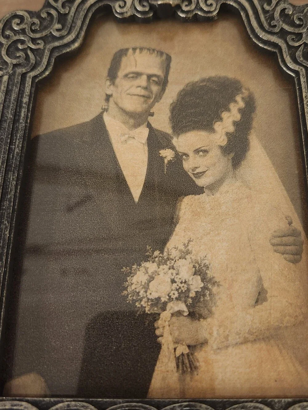 Isaac Jacobs Gothic Skull 4x6 Picture Frame Frankenstein Bride Halloween Horror